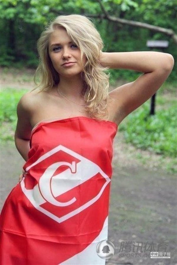 красивые болельщицы