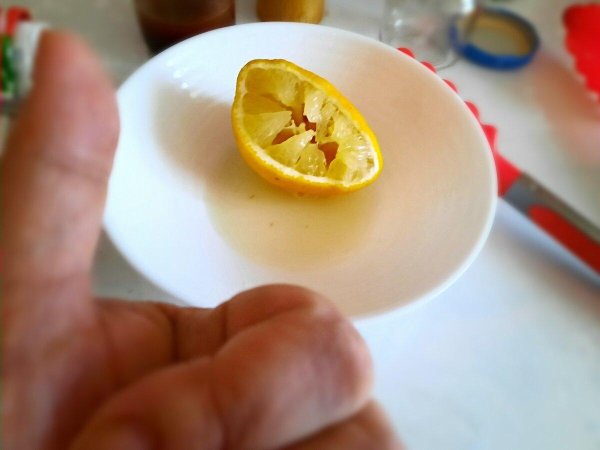 кусочек лимона
